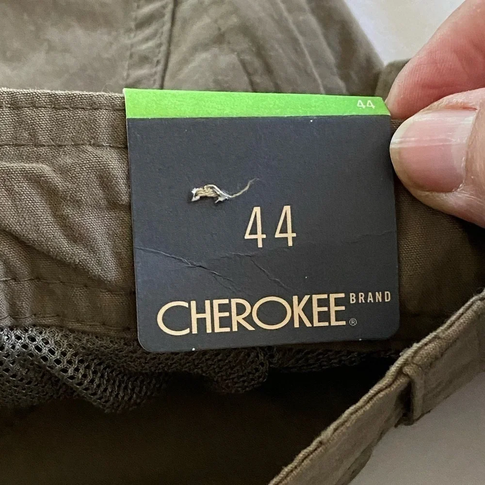 NWT - Cherokee Classic Green Chino Walking Shorts Velcro & Zipper Pockets Sz 44